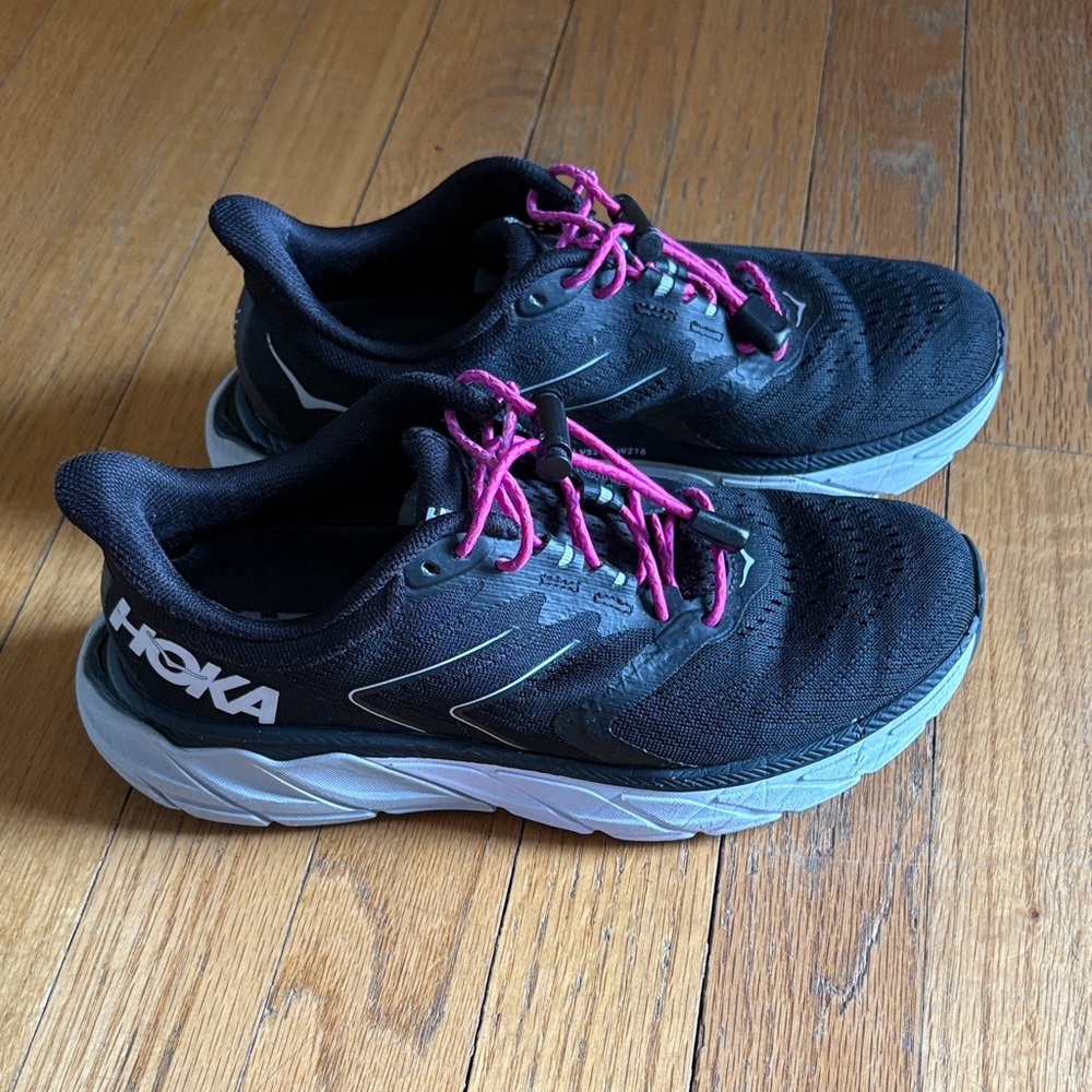 Hoka Arahi 5 black womens 6